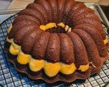 Foto langkah ke 8 dari resep Chocolate Creamcheese Butter Cake.