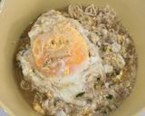 รูปขั้นตอนการทำที่ 4 ของ ต้มมาม่าใส่ไข่ หมูยอ