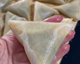 Une image de l'étape 5 de Samoussas à la viande hachée et aux petits pois.