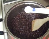A picture of step 5 of Ohagi with Adzuki Beans and Kinako Powder.