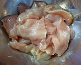 A picture of step 2 of Stir-fried Chicken Breast and Shiso Leaf with Lemon Juice and Fish Sauce.