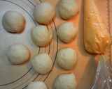 A picture of step 3 of Totoro Cream-filled Melon Buns.