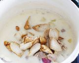 A picture of step 3 of Easy Soy Milk Curry Soup.