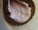 A picture of step 4 of Pretty Heart-Shaped Roll Cake.