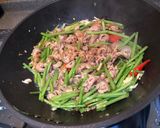 （台灣國產帶皮羊肉）沙茶羊肉炒空心菜（購自悠活農村）的食譜步驟3照片
