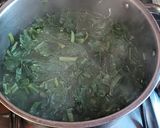 Foto del paso 2 de la receta: Tortilla acelga con corbatas al pesto