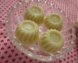 A picture of step 4 of Milky Mini Ice Cream with Jasmine Tea.