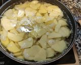 Foto del paso 1 de la receta: Tortilla de patatas con roquefort