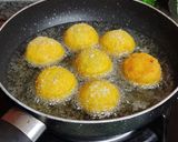 Foto langkah ke 5 dari resep Bola Labu kuning isi coklat.