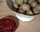 A picture of step 6 of Patatas Bravas (vegan).