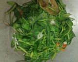 Foto langkah ke 2 dari resep Cah Kangkung Simpel.