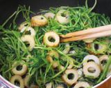 A picture of step 2 of Pea Sprouts and Chikuwa Stir-fry.