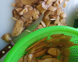 Foto del paso 1 de la receta: Guiso de cáscara de papa y flor de calabaza 🍂🥔