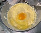 Une image de l'étape 5 de Cake aux prunes d'ente et vanille.