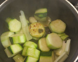 Foto del paso 2 de la receta: Crema de calabacín y puerro con semillas de chía