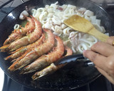 Foto del paso 4 de la receta: Patatas con langostinos y calamares