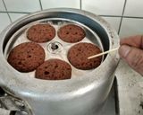 कुकर बटन केक (Cooker Button Cake Recipe In Marathi) रेसिपी स्टेप 4 फोटो 