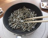 A picture of step 2 of Osechi (New Year's Dish) Made Easy! Tazukuri (Candied Dry Sardines).