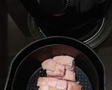 รูปขั้นตอนการทำที่ 3 ของ หมูกรอบหม้อทอดไร้น้ำมัน