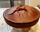 Foto del paso 7 de la receta: Bizcocho de leche condensada y cacao con cobertura de chocolate