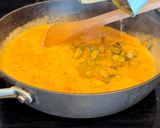 A picture of step 3 of Creamy lobster & mussels pasta.