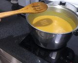 Foto del paso 7 de la receta: Crema vegana de zapallo, cebolla y zanahoria al curry