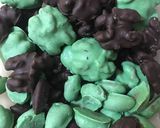 Foto del paso 5 de la receta: Nueces y almendras bañadas en chocolate 🍫
