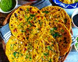 A picture of step 4 of Tandoori Missi Roti.