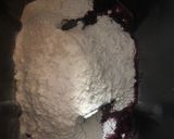 Gambar langkah 2 resipi Donut Bunga Red Velvet.
