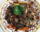 Foto langkah ke 4 dari resep Sambal baby cumi daun jeruk.