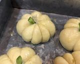 A picture of step 3 of Pumpkin Stuffed Bun.