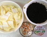 A picture of step 1 of For Bentos: Stir-fried Hijiki Seaweed, Tuna and Chinese Cabbage with Oyster Sauce and Mayonnaise.