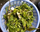 Hình bước làm 2 của món Miến xào thập cẩm rau củ. 