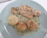 Foto del paso 9 de la receta: Filetes de merluza, patatas y guisantes en salsa verde