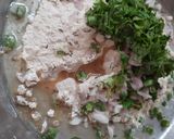 A picture of step 3 of Sindhi dry chilla.