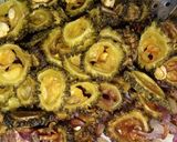करेले प्याज़ टमाटर (Karela Pyaz Tamatar recipe in Hindi) रेसिपी चरण 6 फोटो