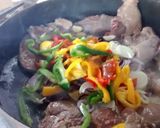 Foto del paso 3 de la receta: Bondiola al disco con cerveza y papas