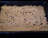 A picture of step 6 of Peanut Butter/Chocolate Chip Cake Bars.