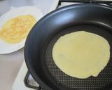 A picture of step 2 of Lettuce and Mushroom Rice Flour Crepes.