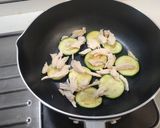 泡菜炒櫛瓜雞肉的食譜步驟3照片