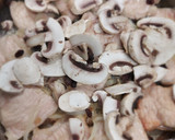 Foto del paso 2 de la receta: Escalopines de cerdo con salsa de Moscatel