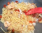 Gambar langkah 5 resipi 👩🍳Spaghetti Aglio Olio.