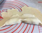 A picture of step 4 of Ka’ab El Ghzal - Moroccan gazelle horn pastries.