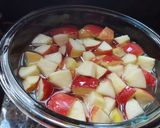Foto del paso 2 de la receta: Ensalada con uvas, manzanas, brócoli y queso amarillo