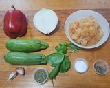 Foto del paso 1 de la receta: Pechuga con calabacitas