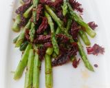 A picture of step 2 of Asparagus With Sun Dried Tomato And Scallop XO Sauce.