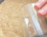 Foto del paso 2 de la receta: Tarta de yogur y piña sin horno