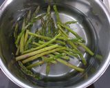 Foto del paso 1 de la receta Merluza con salsa de espárragos