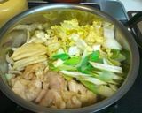 A picture of step 2 of Easy and Simple Chicken Sukiyaki.