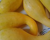 A picture of step 1 of Yellow crooknecked squash.